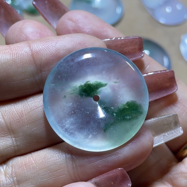 翡翠颈饰未镶嵌平安扣