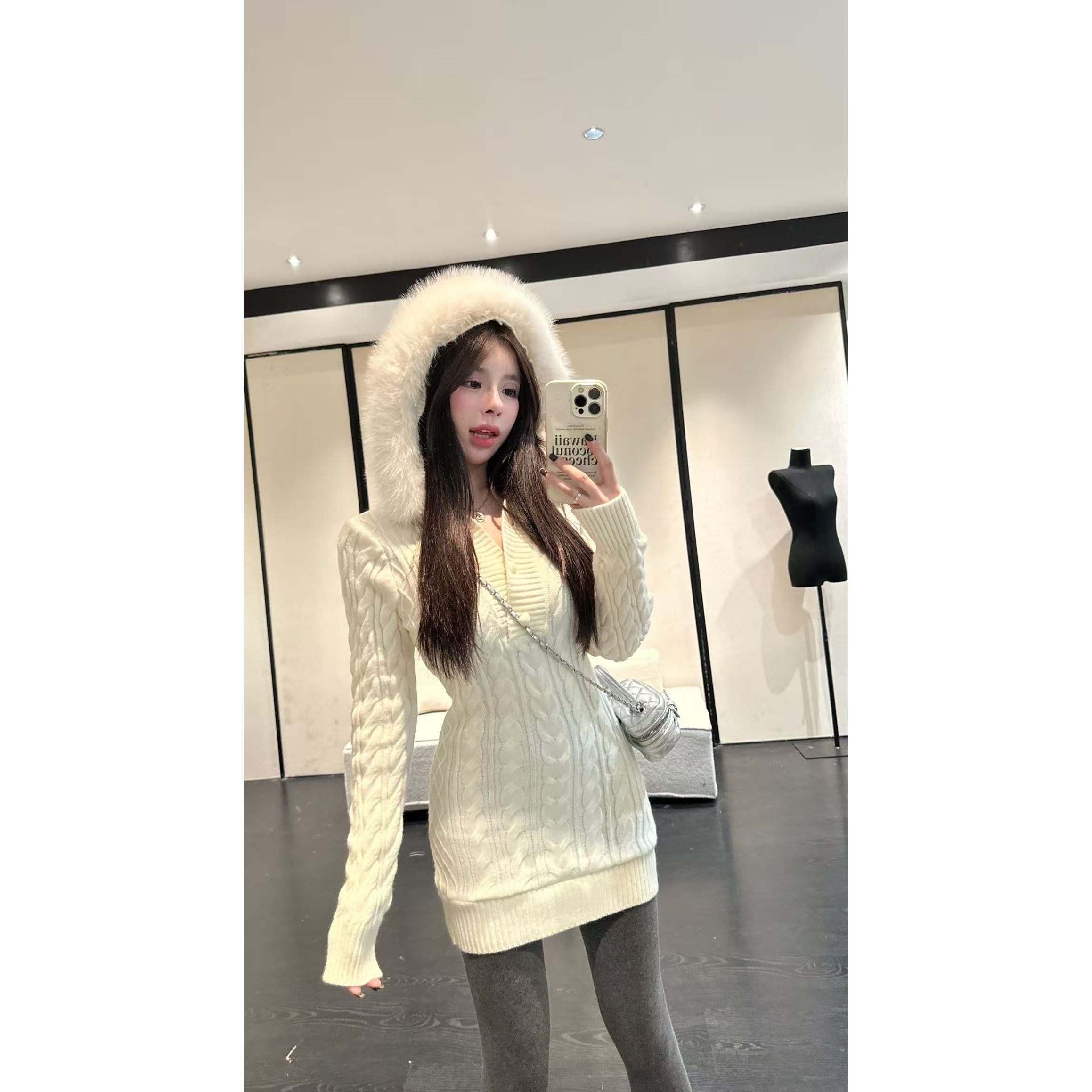 【HuiHui】V领秋冬针织轻熟风保暖连衣裙可拆卸毛毛领毛衣（L0371）