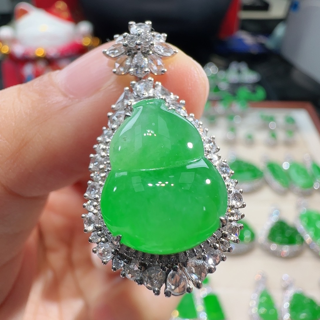 翡翠吊坠(不含链)18K金镶嵌