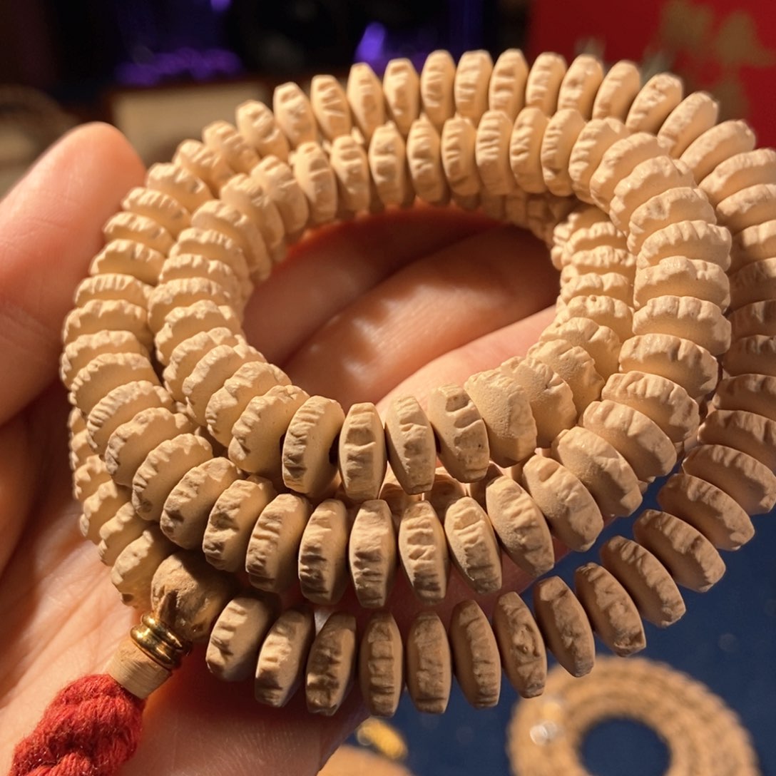 吊坠柏香籽/百香籽依****西飞碟切