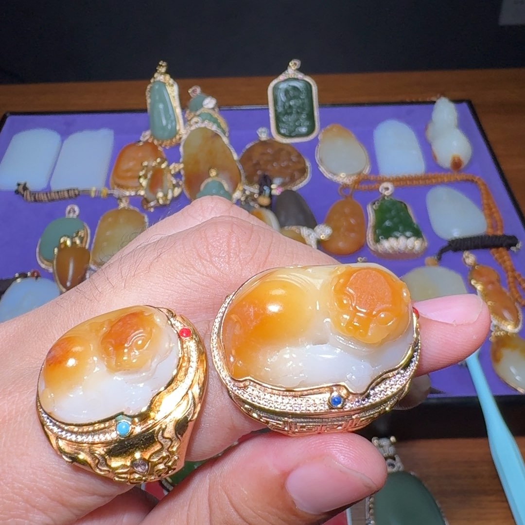 和田玉18K金镶嵌颈饰唐****玩