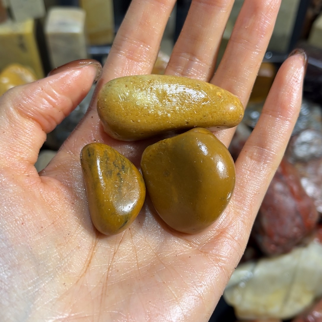 流***雨大叶紫檀（黑酸枝木类）寿山石