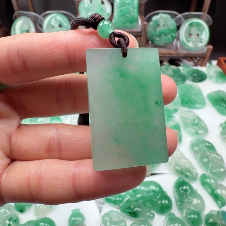 石英质玉颈饰未镶嵌