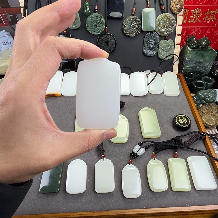 ᦱ***₂玉白四六出人头地牌