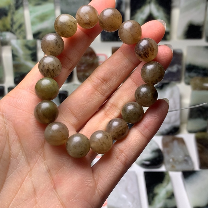 独山玉未镶嵌颈饰