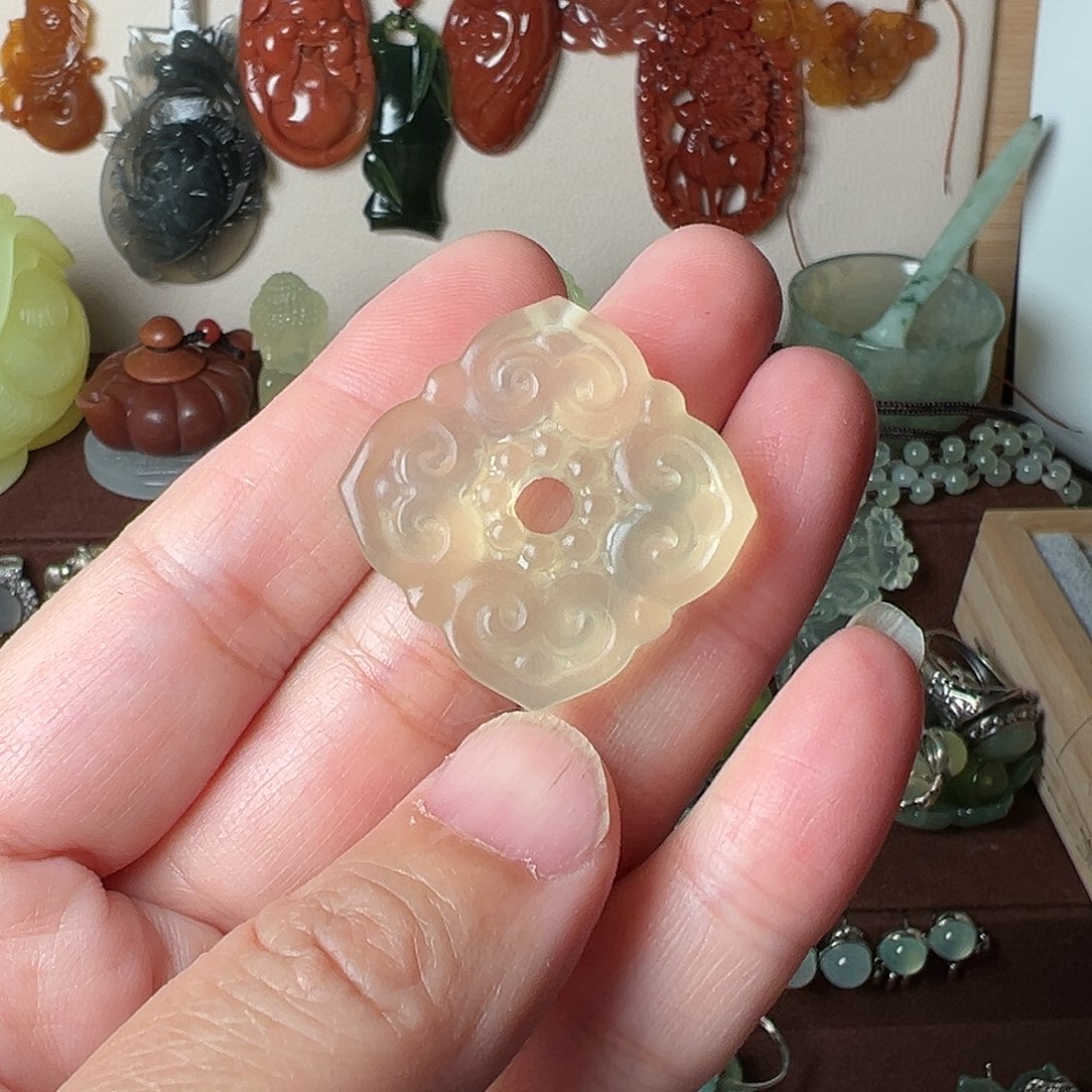 蛇纹石玉吊坠(赠链)未镶嵌