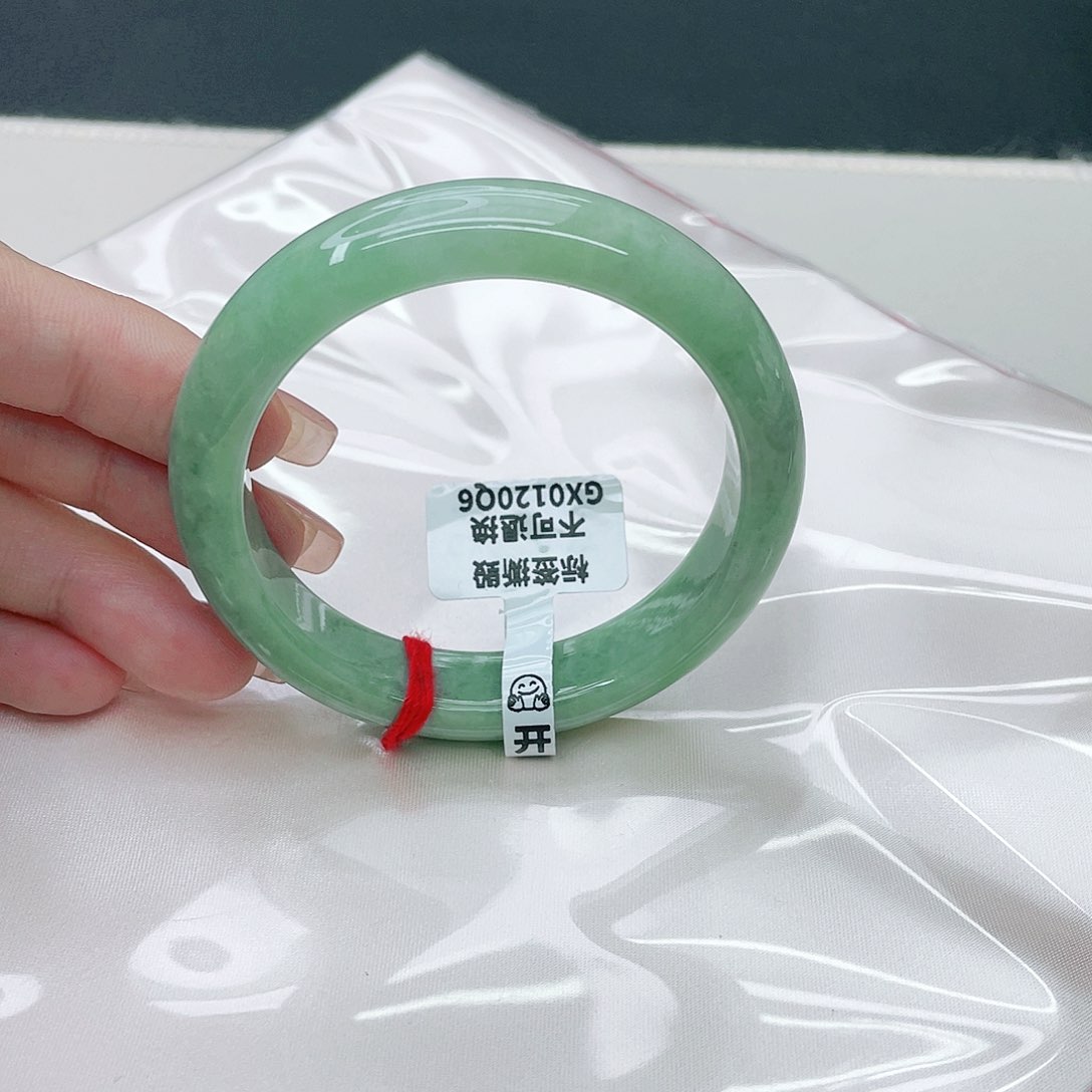 翡翠手镯未镶嵌正54