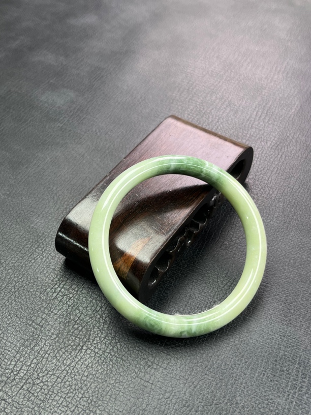 陕西西安天然蓝田玉老矿料带翠特色手镯52圈口