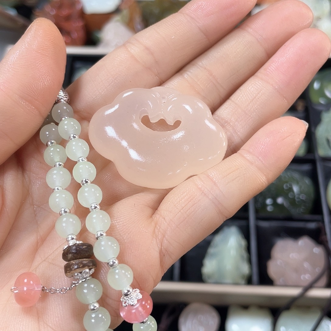 石英质玉颈饰合金
