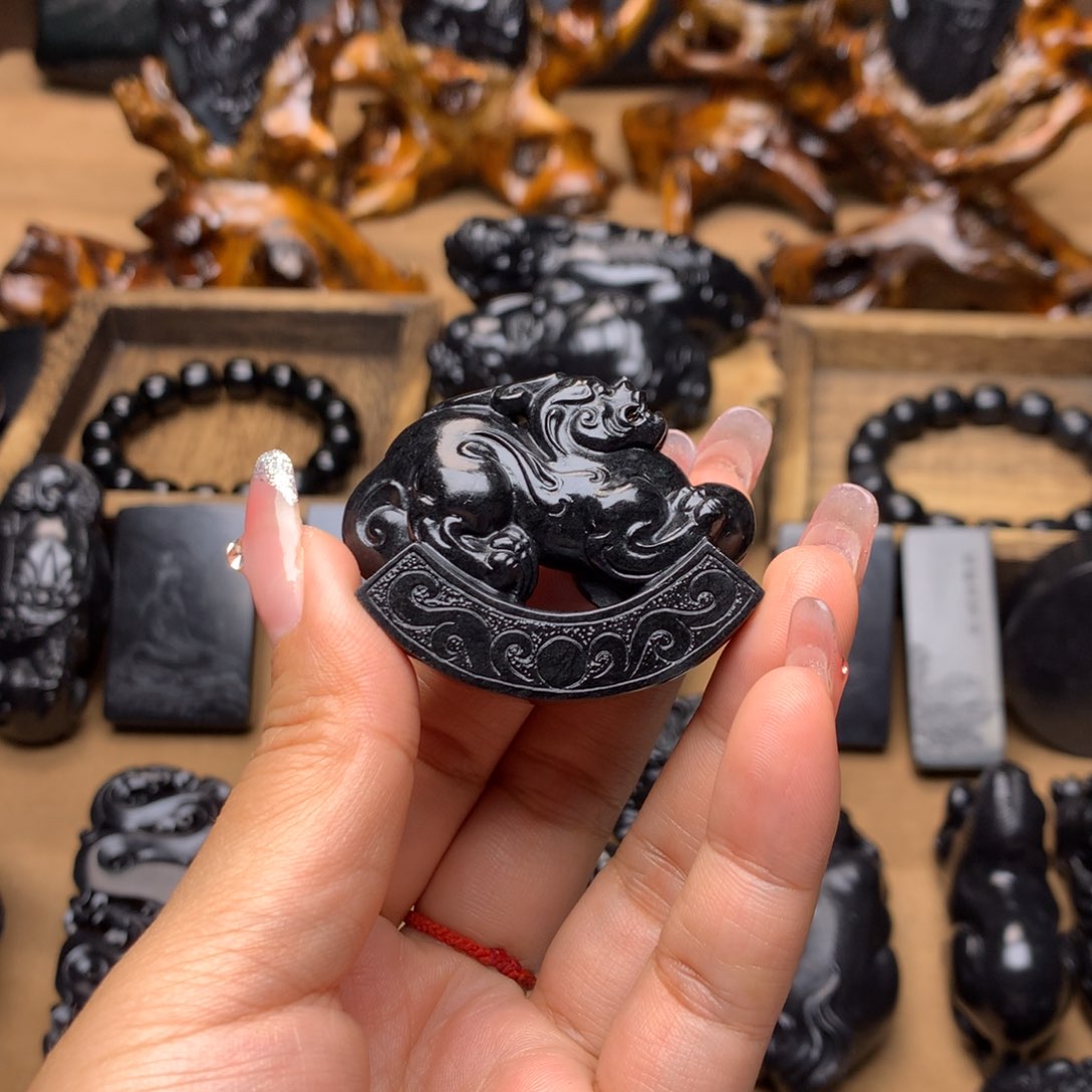 和田玉（墨玉）手链未镶嵌吃****铃