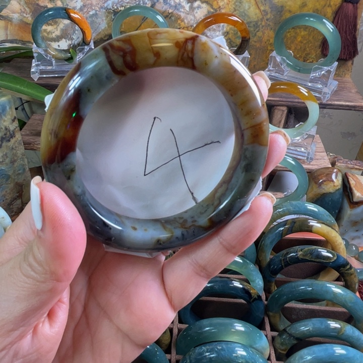 蛇纹石玉未镶嵌手镯