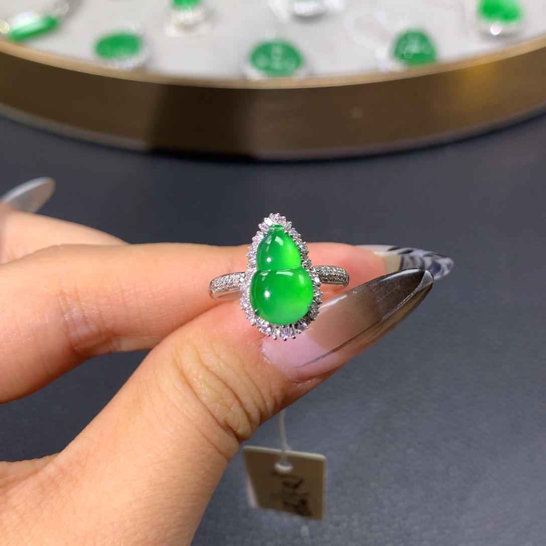 翡翠戒指18K金镶嵌翡翠