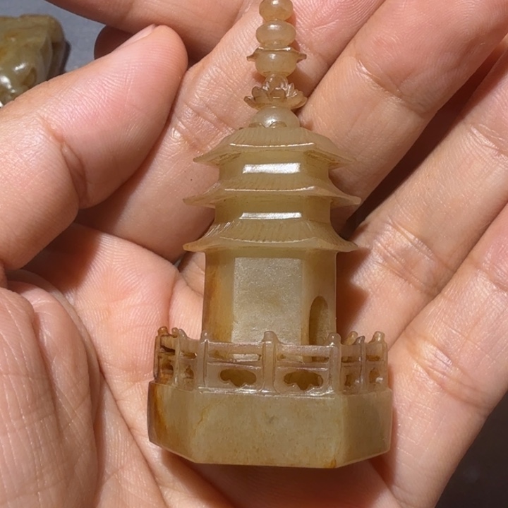 如***画颈饰未镶嵌和田玉