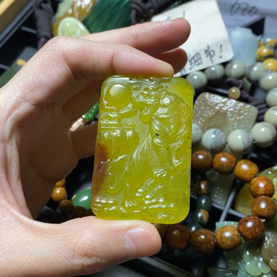 蛇纹石玉未镶嵌颈饰