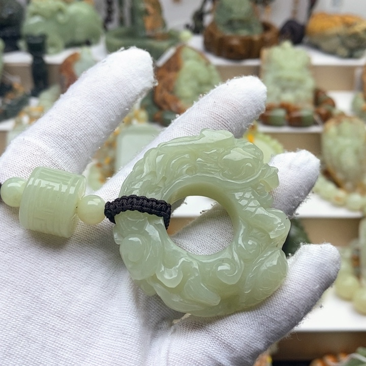 透闪石质玉未镶嵌手把