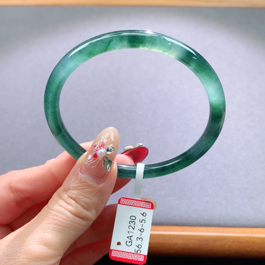 翡翠手镯未镶嵌天然翡翠手镯