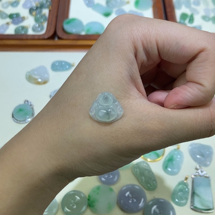 颈饰未镶嵌翡翠佛公