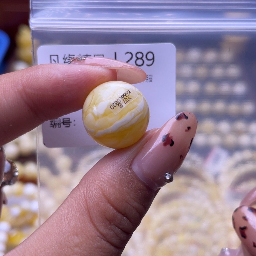琥珀未镶嵌裸石琥珀