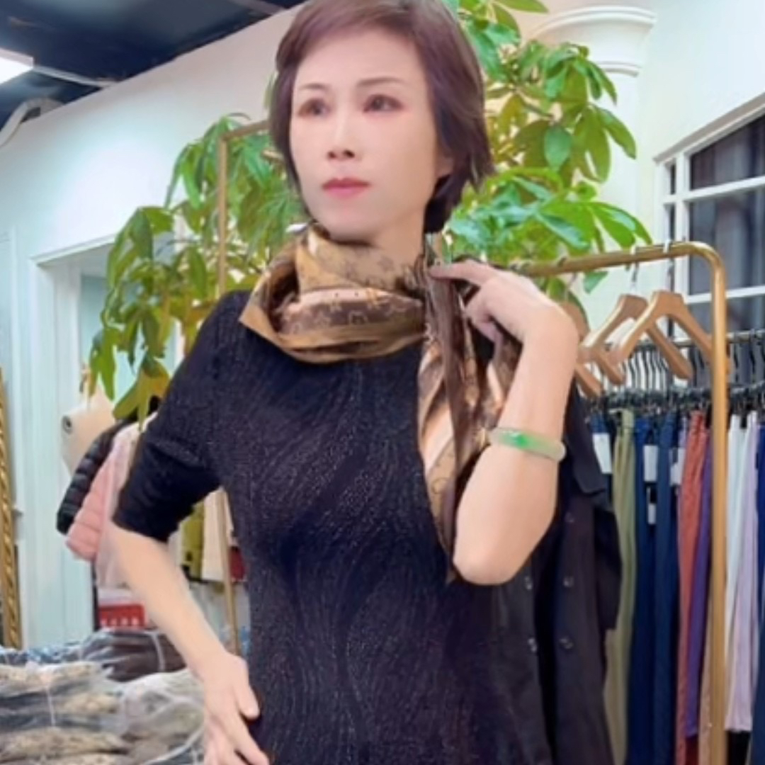 咖色印花丝巾-果梓080