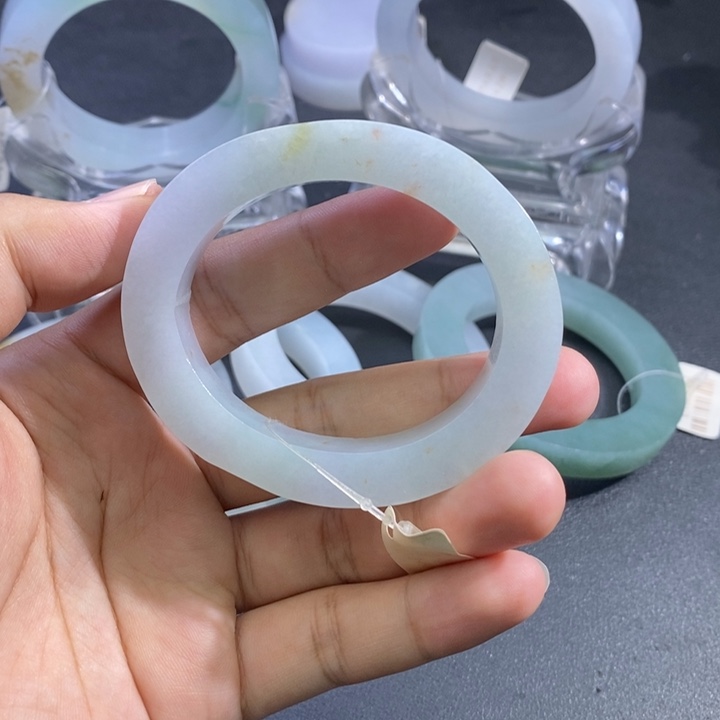 未镶嵌翡翠手镯定制翡翠