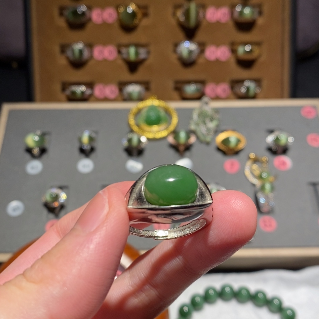 和田玉未镶嵌戒指