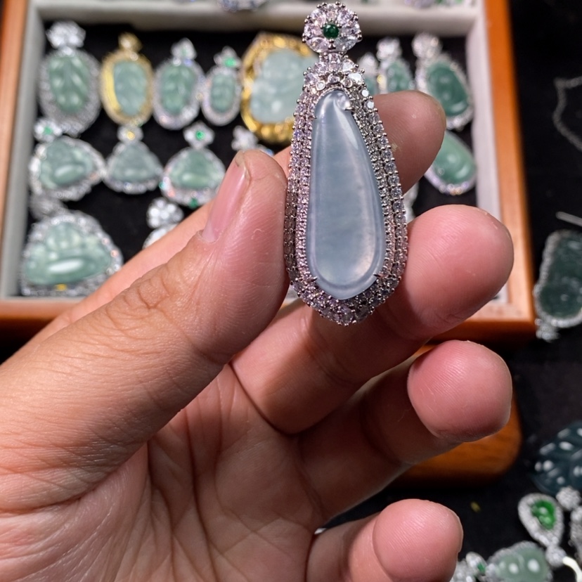 【闪购商品】翡翠颈饰未镶嵌天然