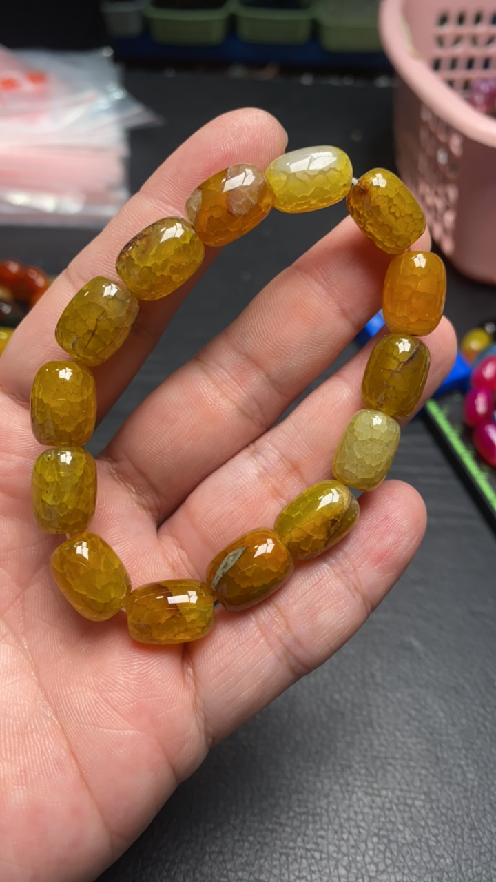 D 540 黄龙鳞小桶玛瑙手串