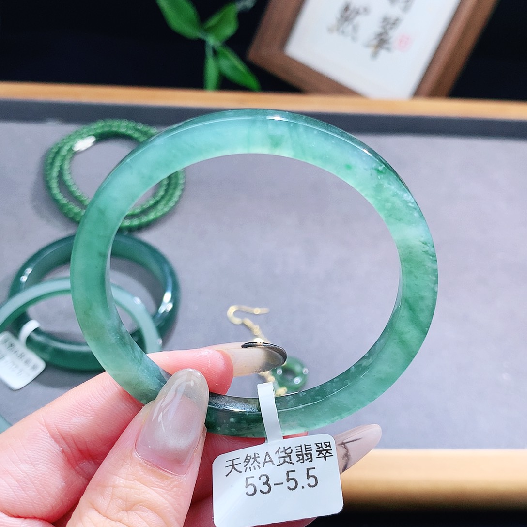 翡翠手镯（圆镯）未镶嵌
