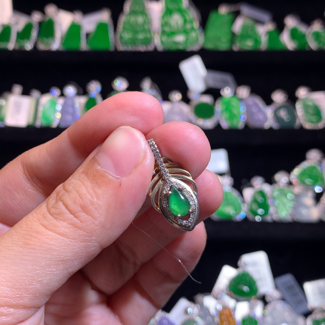 【闪购商品】颈饰银S925镶嵌翡翠