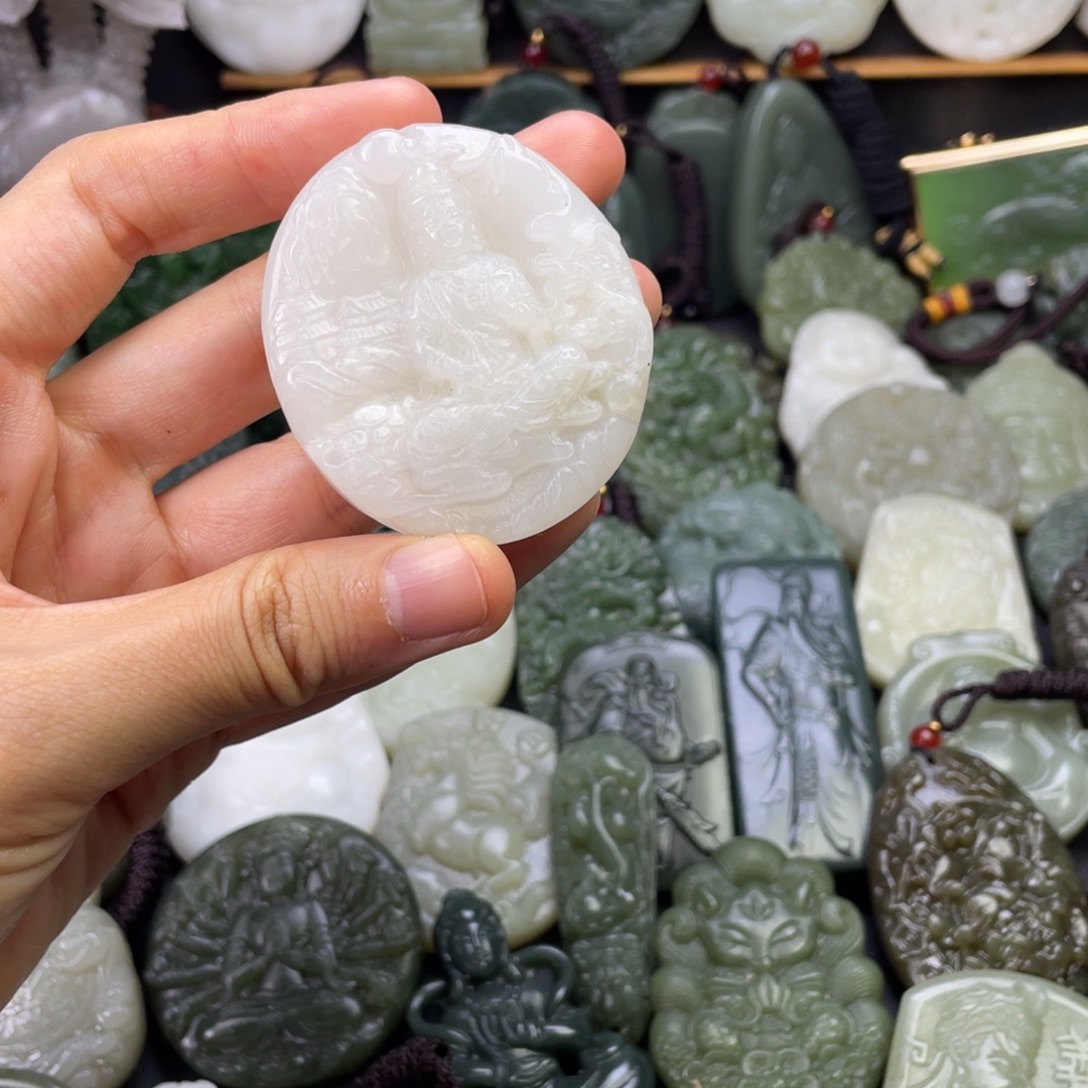 和田玉未镶嵌颈饰