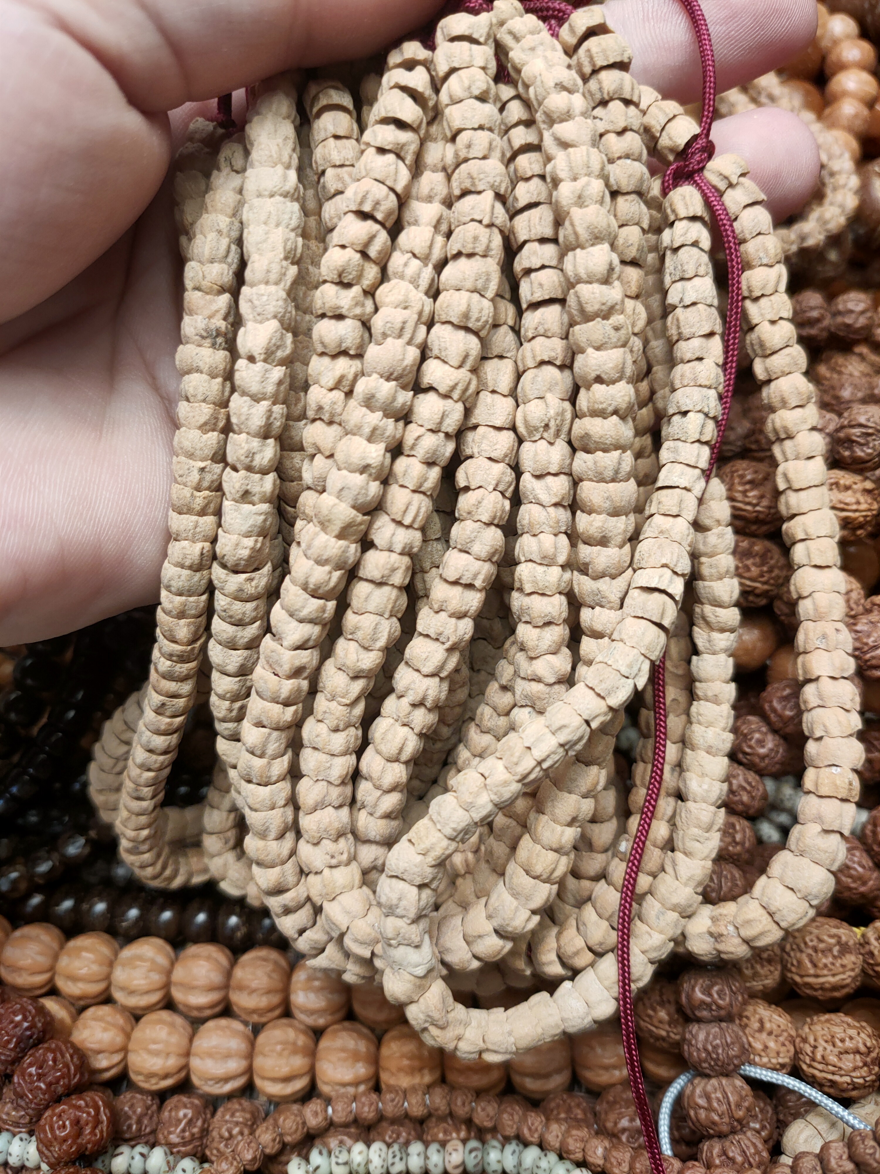 莲花百香籽柏香手持0.6-0.7左右百香手串手串手持单圈