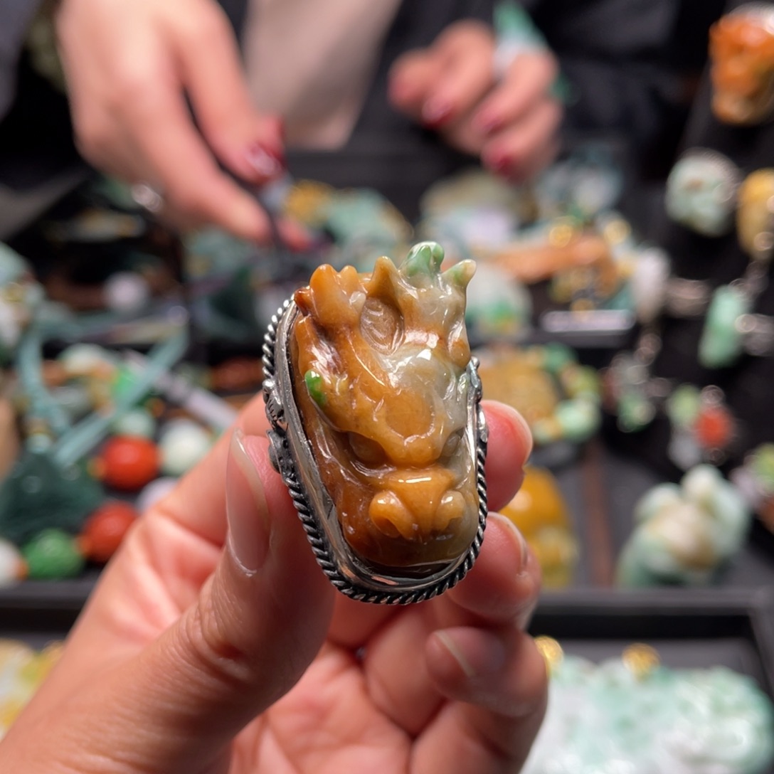 翡翠颈饰未镶嵌Cvvvvvvgvvvbvbbbhhh