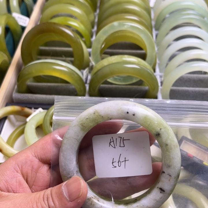 蛇纹石玉未镶嵌手镯175