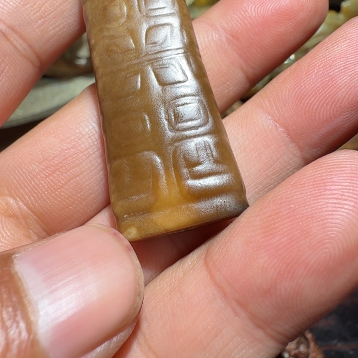 用***7和田玉（糖玉）未镶嵌颈饰