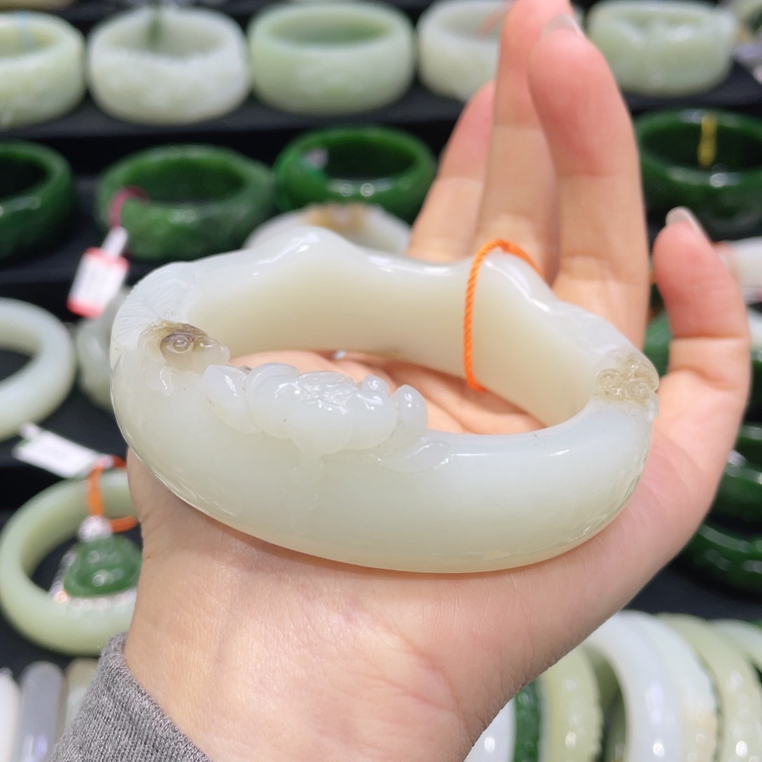 未镶嵌手镯和田玉85