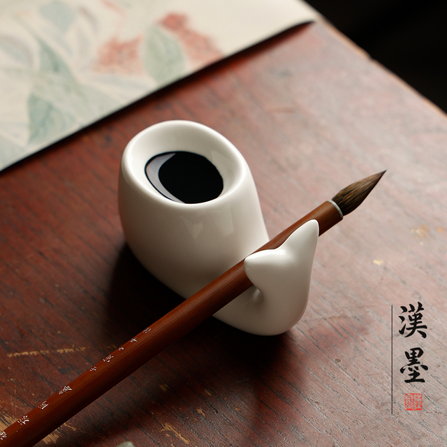 陶瓷鲸鱼笔搁 墨碟文镇 文房四宝书法练字多功能书法陶瓷器笔搁镇