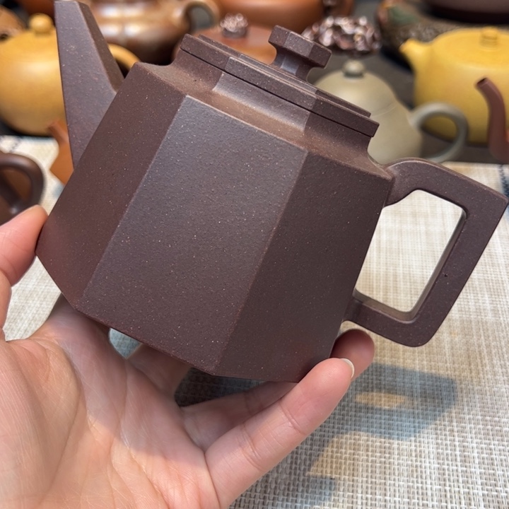 紫砂茶壶容量320毫升，紫泥，八方