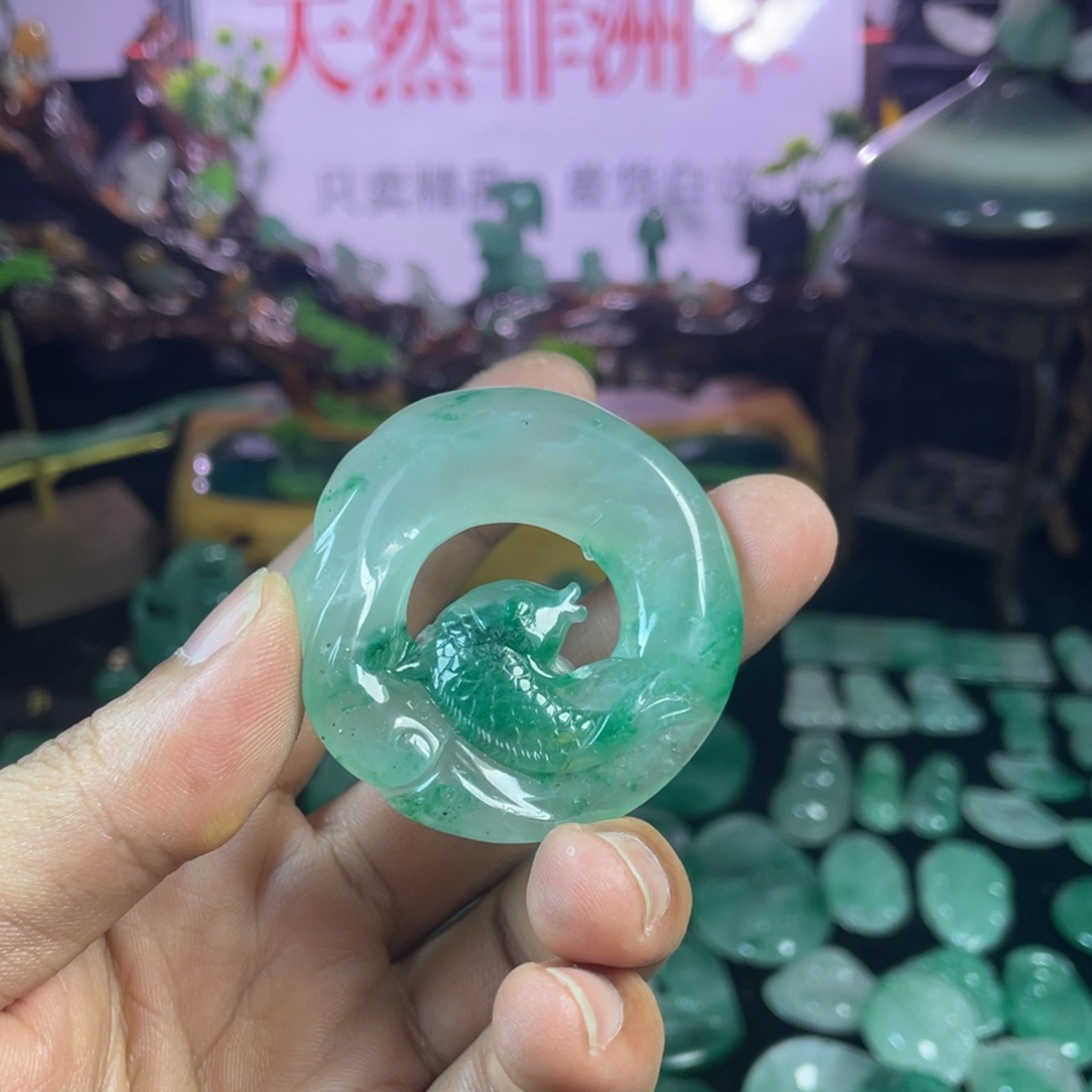 石英质玉（非洲翠）未镶嵌颈饰