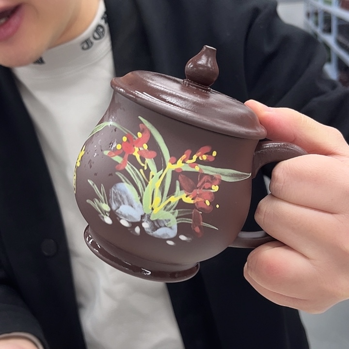 老紫泥彩绘葫芦盖杯。