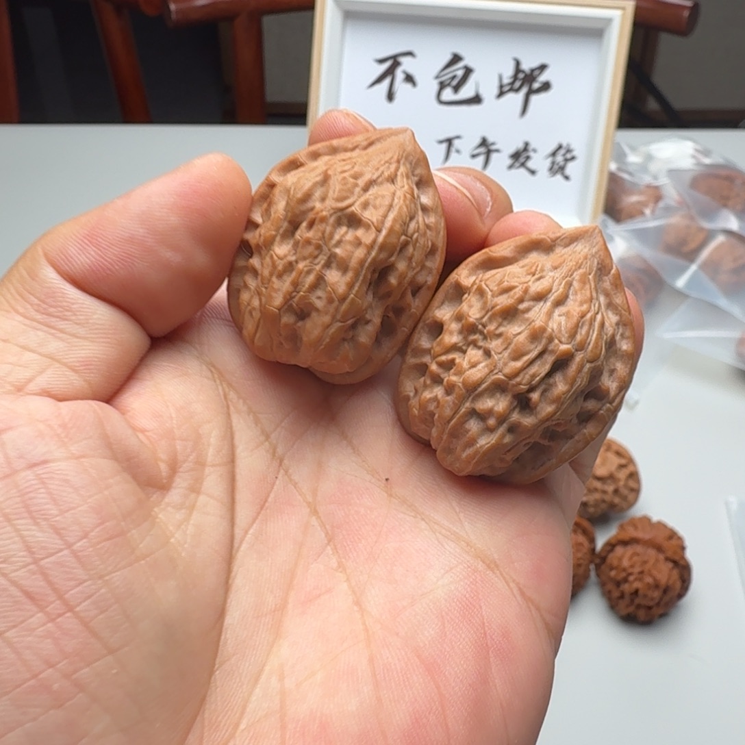 一***顿吊坠文玩核桃原树蜡皮鸡