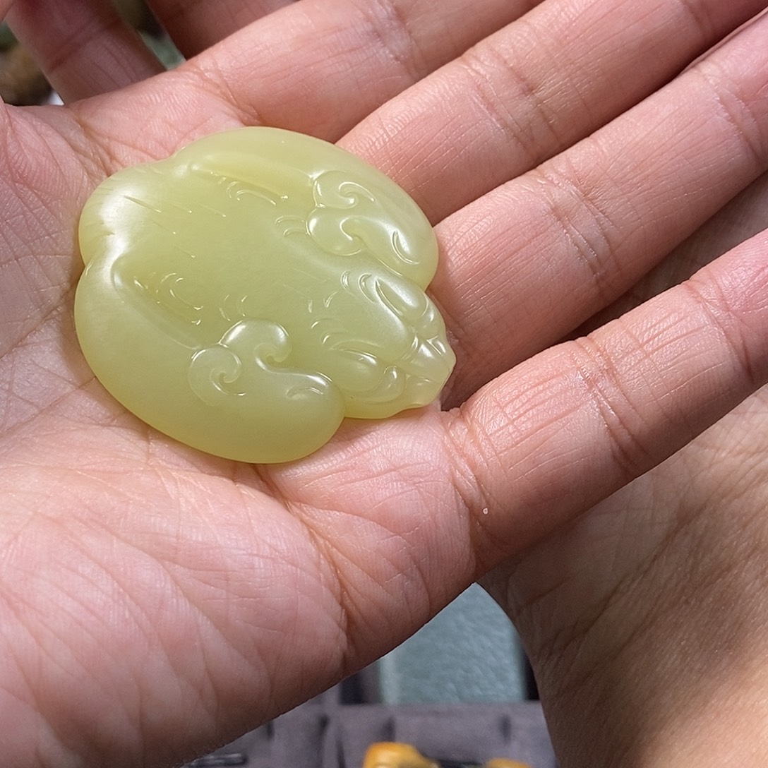 霉***霉和田玉未镶嵌颈饰