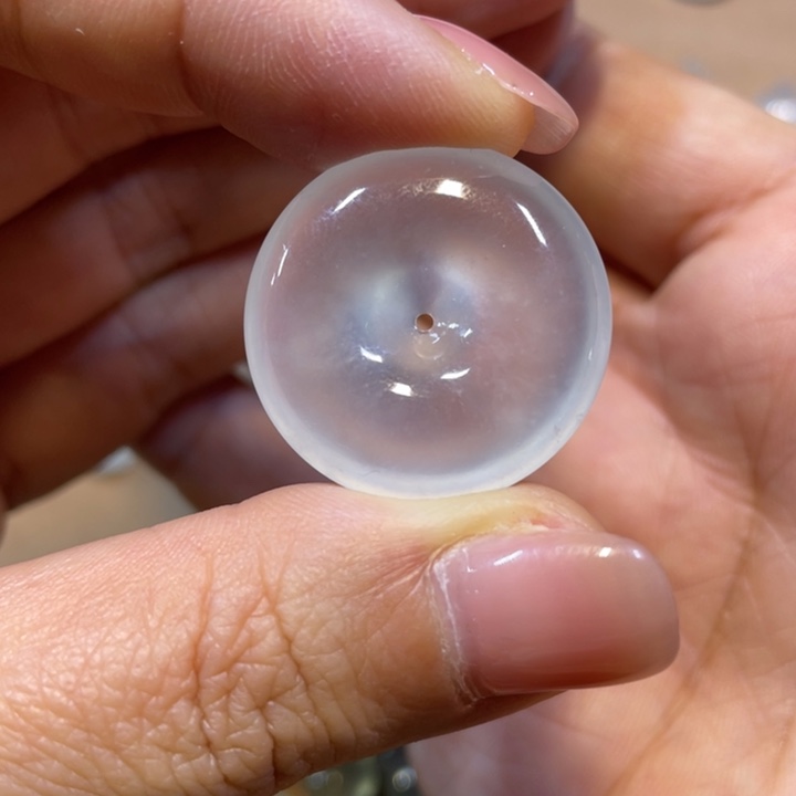 翡翠颈饰未镶嵌平安扣