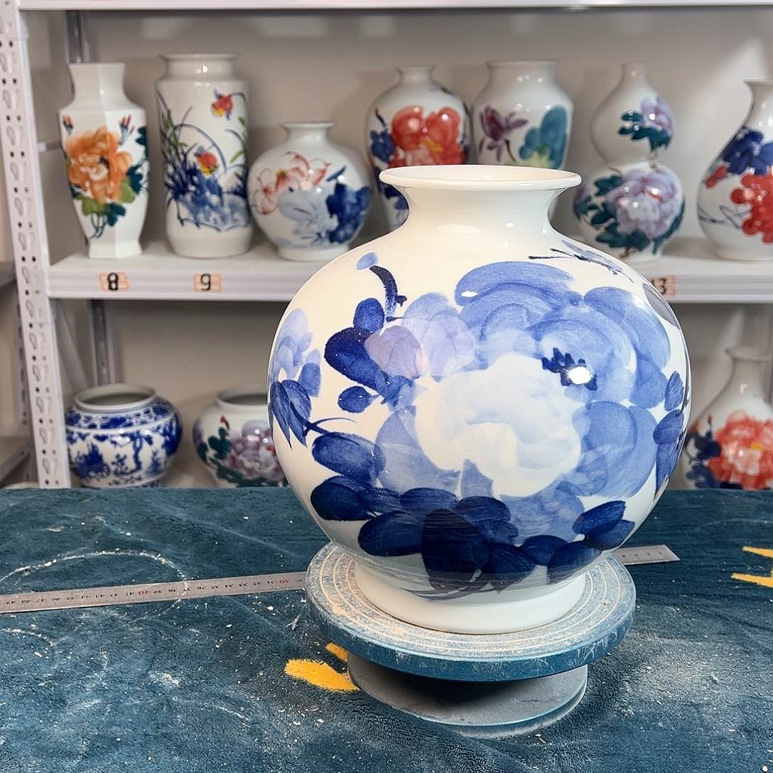 摆件景德镇陶瓷石青牡