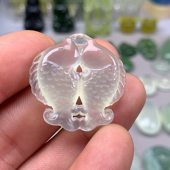 蛇纹石玉挂坠未镶嵌