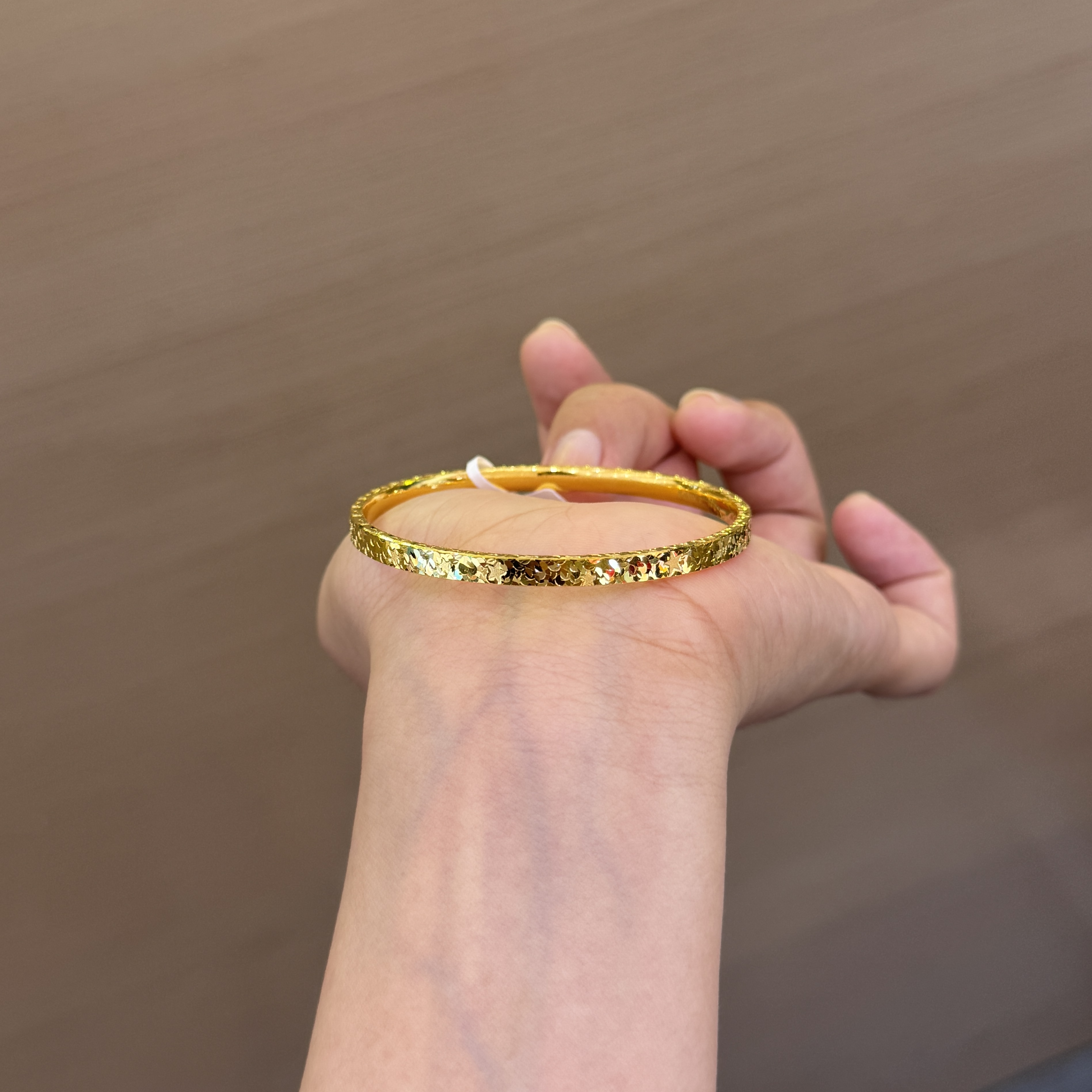 【菠萝珠宝】足金999 时尚五角星爆闪碎碎金手镯  
