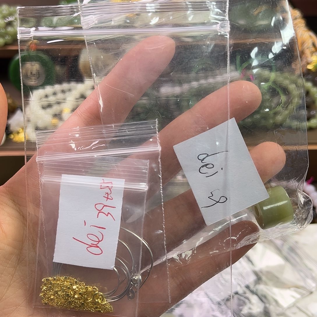 和田玉未镶嵌颈饰d****?