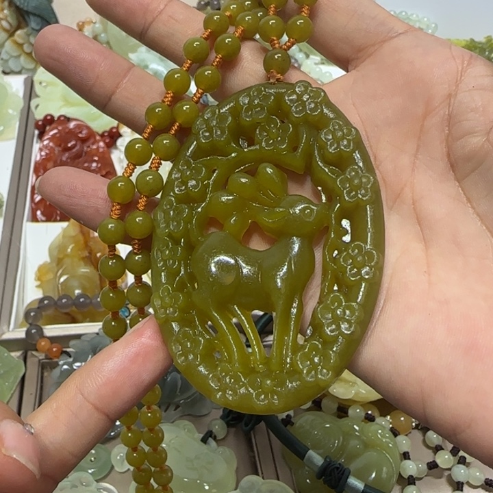 蛇纹石玉吊坠未镶嵌