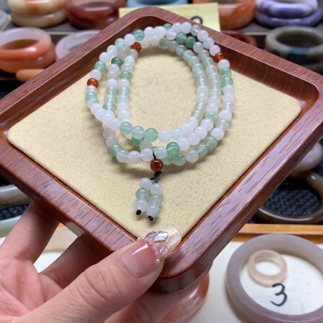 石英质玉颈饰未镶嵌