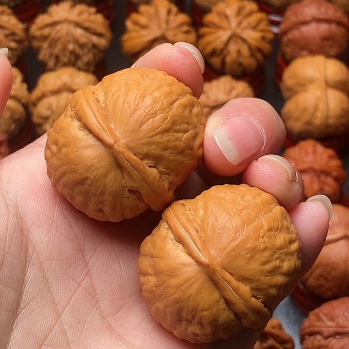 和***宇木质类元宝。       