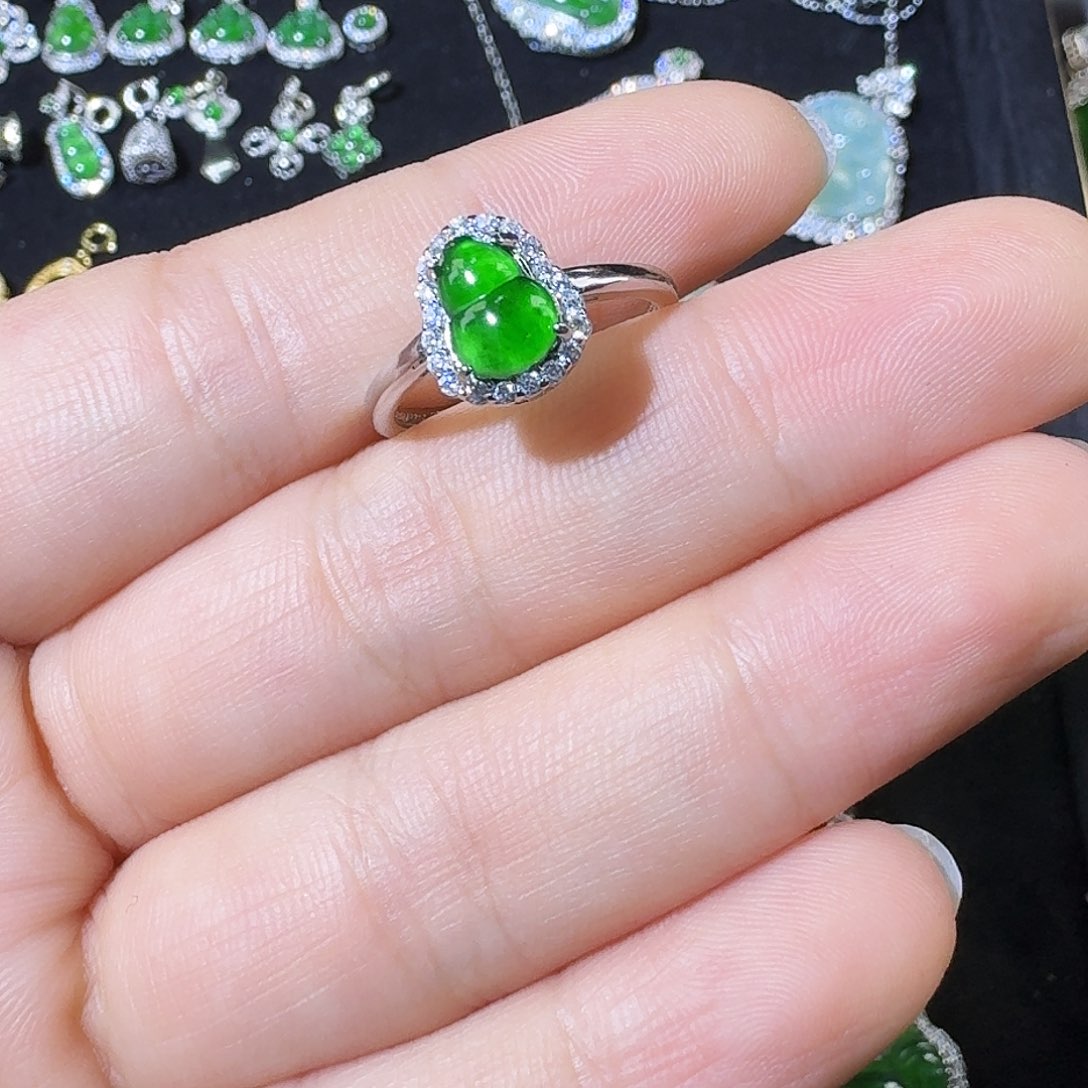 翡翠戒指未镶嵌葫芦